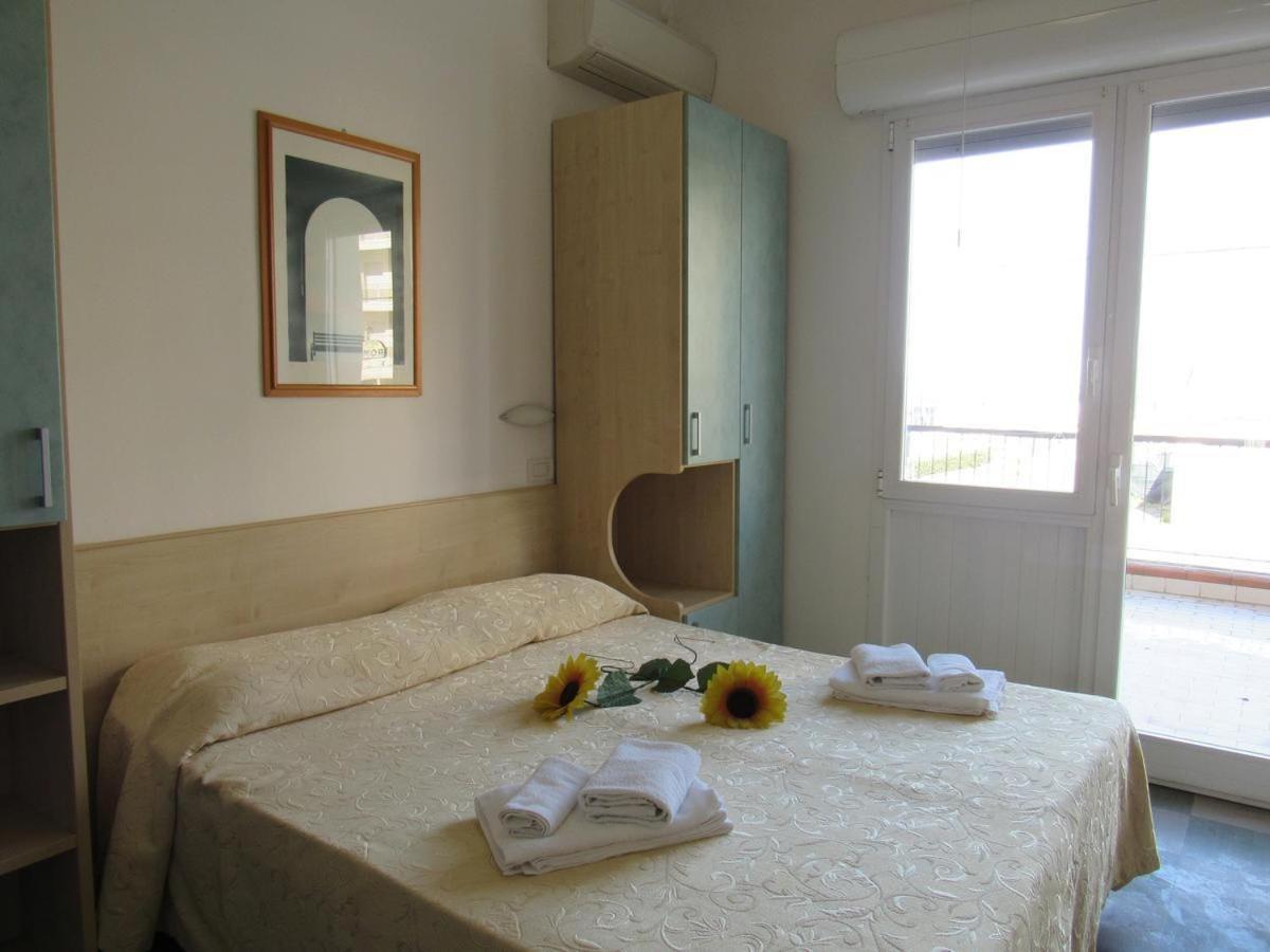 Hotel Venus Римини Экстерьер фото