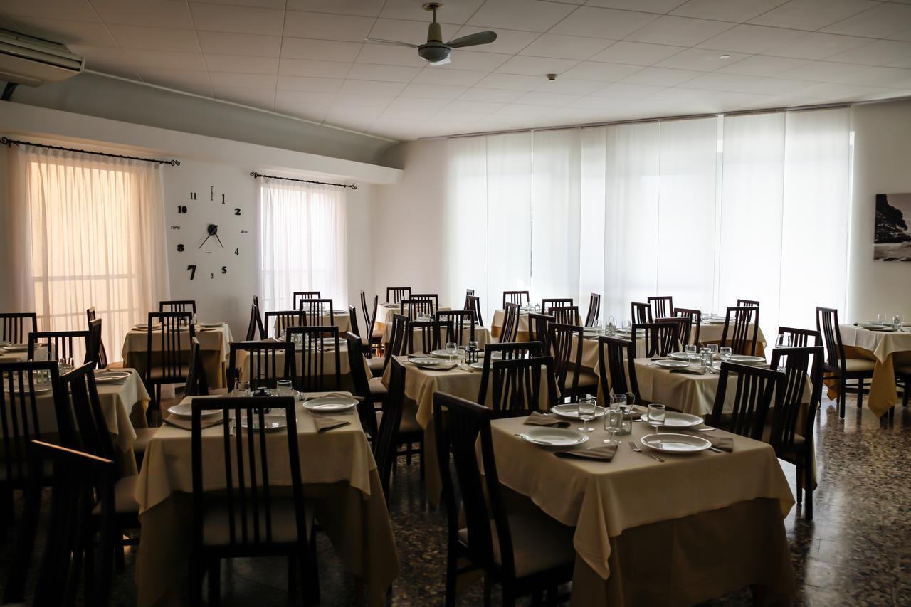 Hotel Venus Римини Экстерьер фото