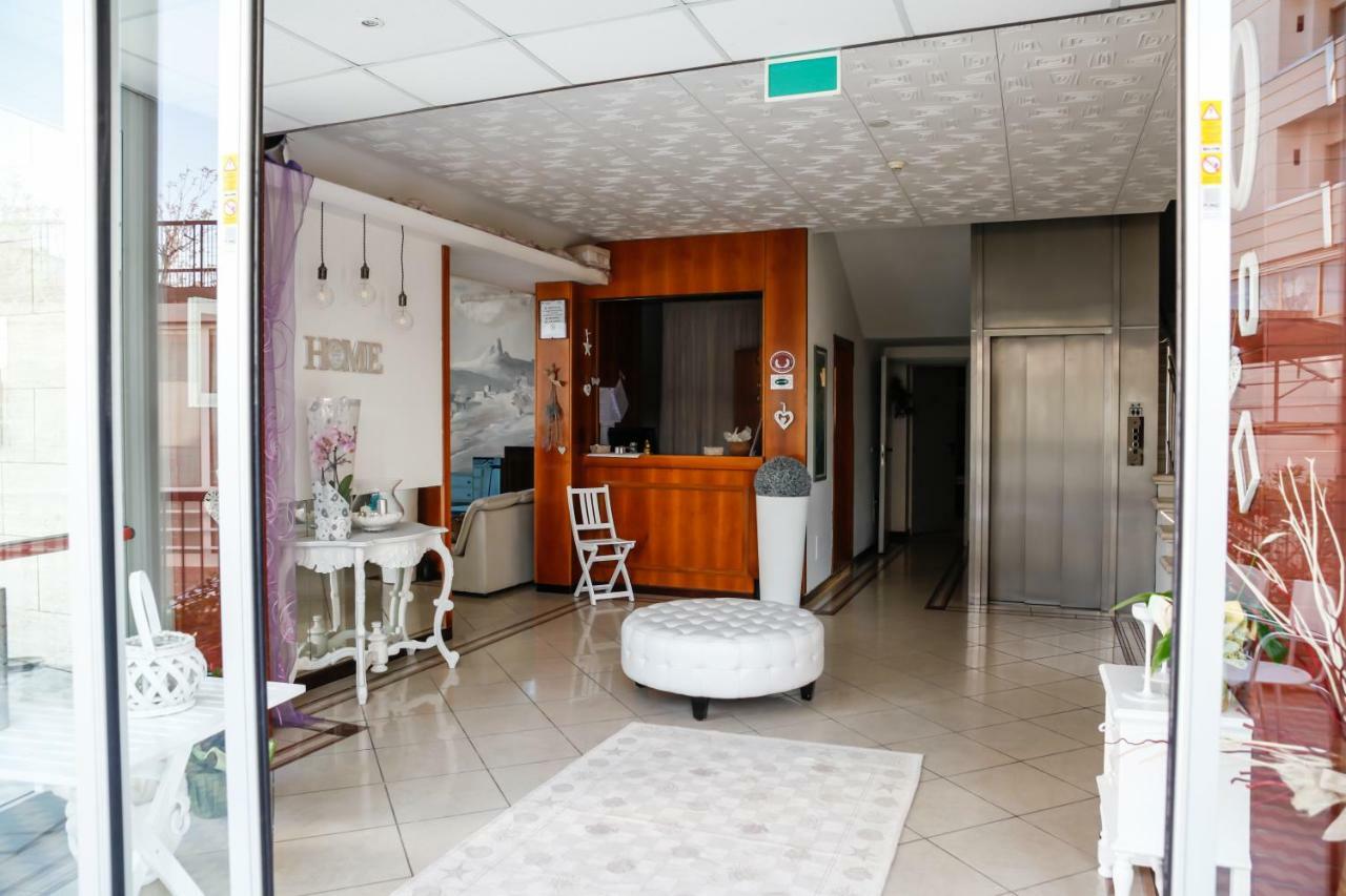 Hotel Venus Римини Экстерьер фото